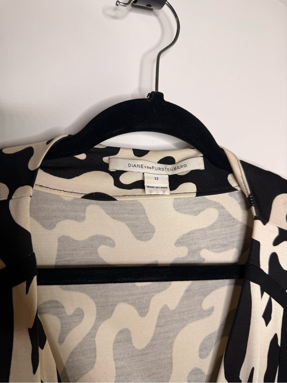 Diane Von Furstenberg Silk Jersey Black and Cream Wrap-Style Maxi Dress - Picture 4 of 10